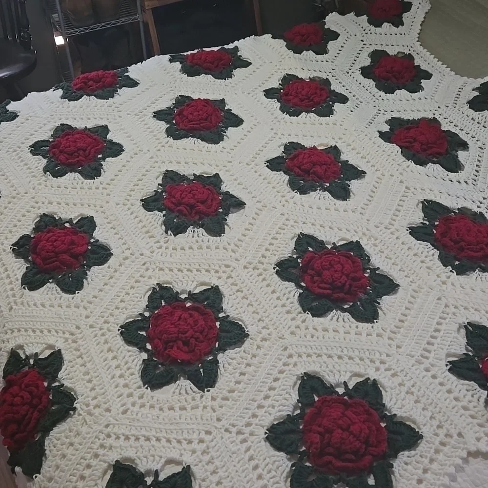 Crochet Blanket Vintage Victorian Rose Pattern Deep Red Green White Cottagecore